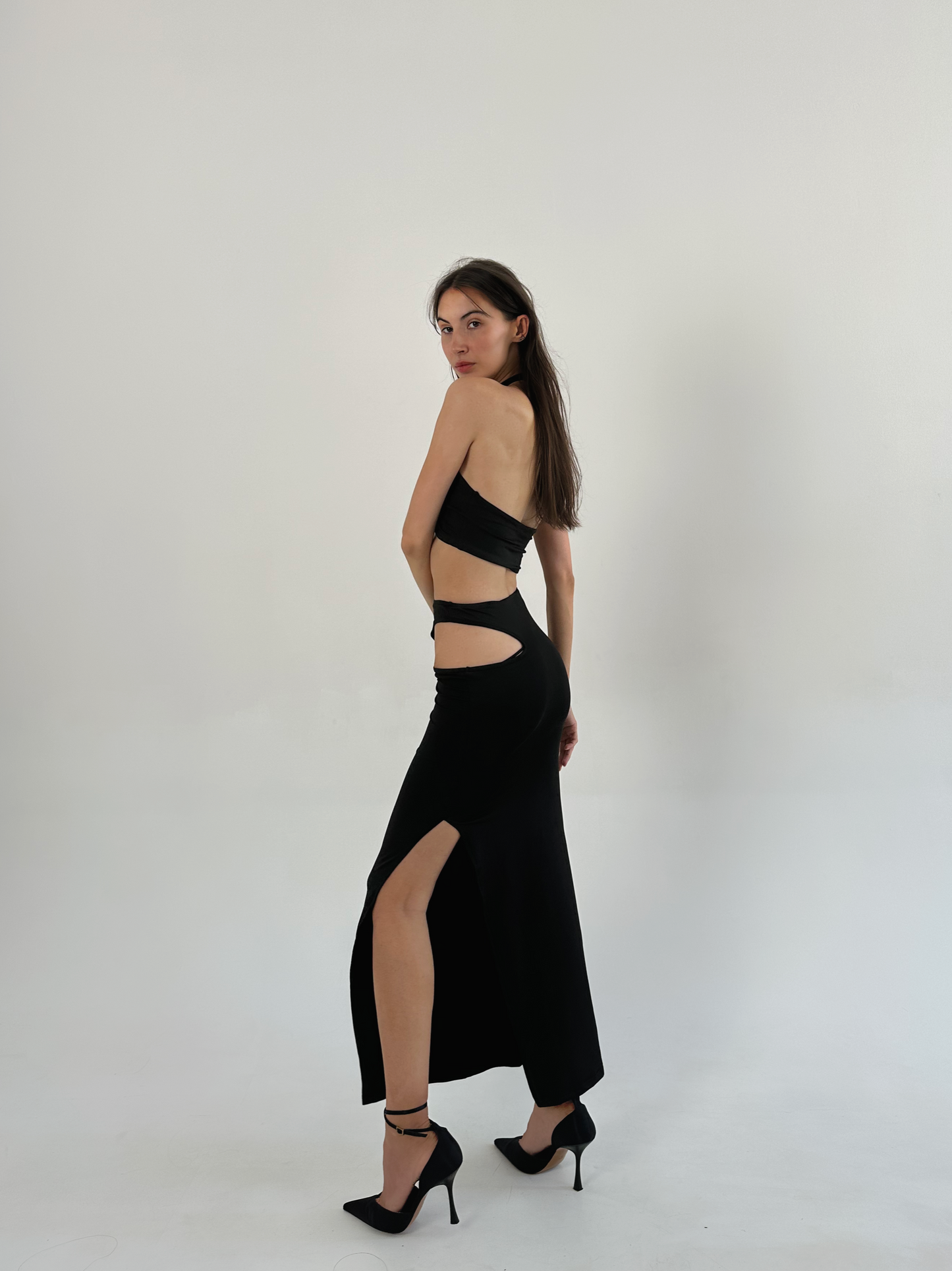 Lily Rose - Легка чорна сукня з романтичним і елегантним силуетом